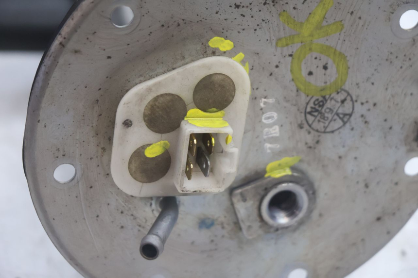 photo de FUEL PUMP HONDA FJS SILVER WING SILVERWING 400 (2005 - 2008) - Fixing points details