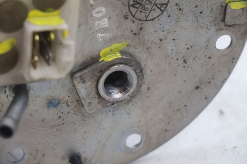 photo de FUEL PUMP HONDA FJS SILVER WING SILVERWING 400 (2005 - 2008) - Surface and material condition