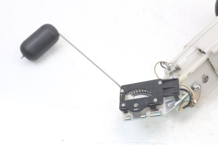 photo de FUEL PUMP SUZUKI GSR 750 (2011 - 2017) - Surface and material condition
