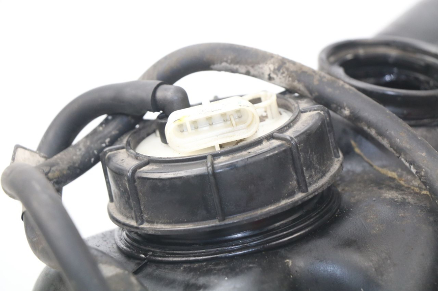 photo de FUEL PUMP PIAGGIO MP3 LT 400 (2007 - 2012) - Surface and material condition