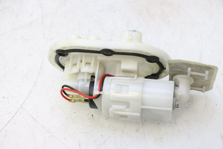 photo de FUEL PUMP JM MOTORS OLDIES 4T 50 (2020 - 2026) - Surface and material condition