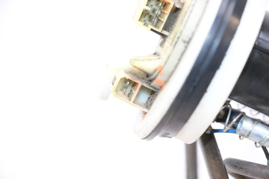 photo de FUEL PUMP PEUGEOT SATELIS COMPRESSOR K15 125 (2006 - 2009) - Alternative perspective