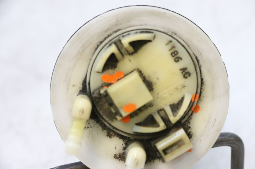 photo de FUEL PUMP PEUGEOT SATELIS COMPRESSOR K15 125 (2006 - 2009) - Fixing points details