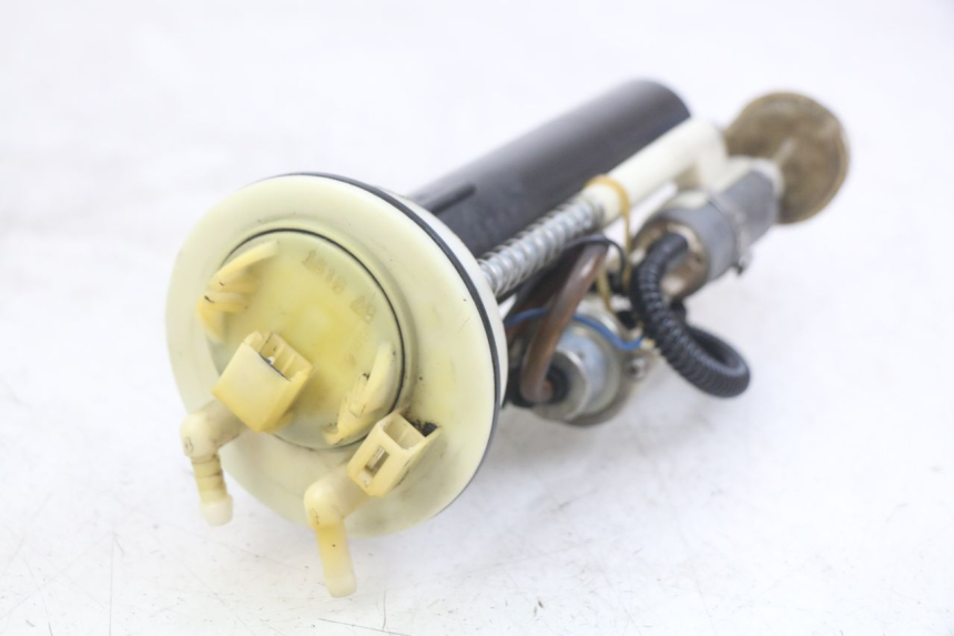 photo de FUEL PUMP PEUGEOT SATELIS 125 (2006 - 2009) - Fixing points details