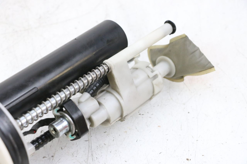 photo de FUEL PUMP YAMAHA XMAX X-MAX 125 (2006 - 2009) - High-resolution close-up