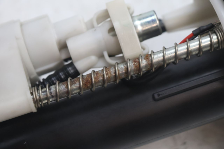 photo de FUEL PUMP YAMAHA XMAX X-MAX 125 (2006 - 2009) - Alternative perspective