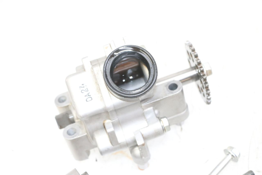 photo de OIL PUMP HONDA CB R 1000 (2018 - 2023) - Alternative perspective