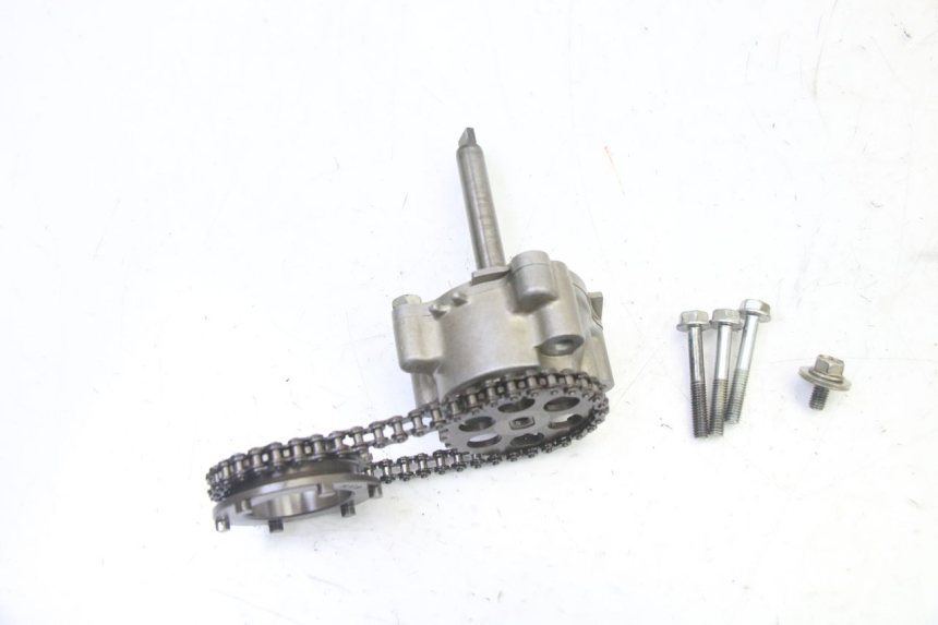 photo de OIL PUMP HONDA CBR RR FIREBLADE 900 (1992 - 1994) - Technical close-up