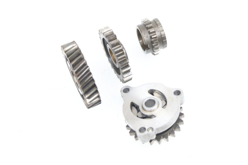 photo de OIL PUMP SUZUKI DR DJEBEL 600 (1985 - 1990) - Technical close-up