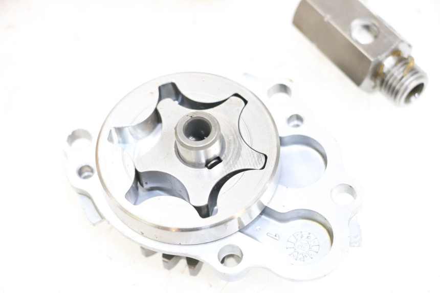 photo de OIL PUMP KAWASAKI NINJA 400 (2018 - 2023) - Alternative perspective