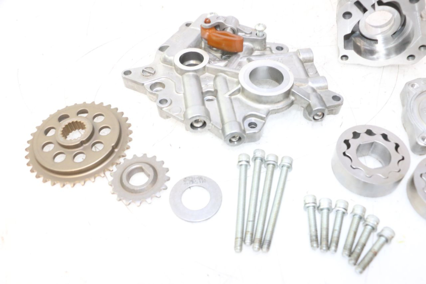 photo de OIL PUMP HARLEY DAVIDSON ROAD GLIDE FLTRXSE 1920 (2018 - 2022) - Additional view of the item