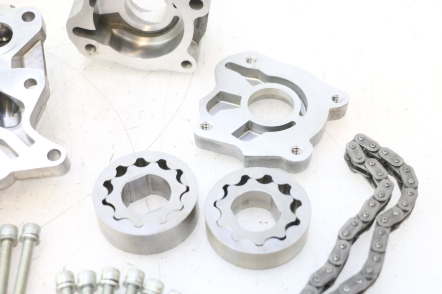 photo de OIL PUMP HARLEY DAVIDSON ROAD GLIDE FLTRXSE 1920 (2018 - 2022) - Focus on structure