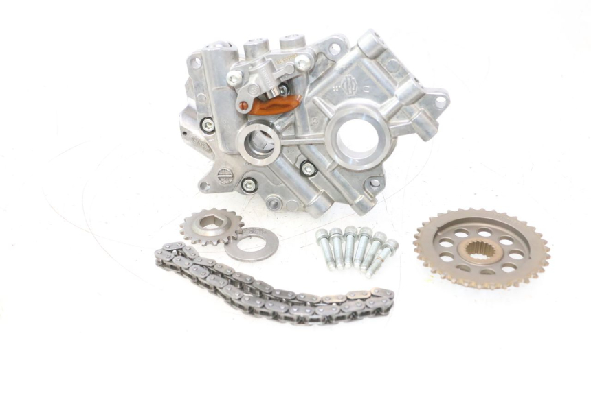 photo de OIL PUMP HARLEY DAVIDSON ROAD GLIDE FLTRXSE 1920 (2018 - 2022) - Technical close-up
