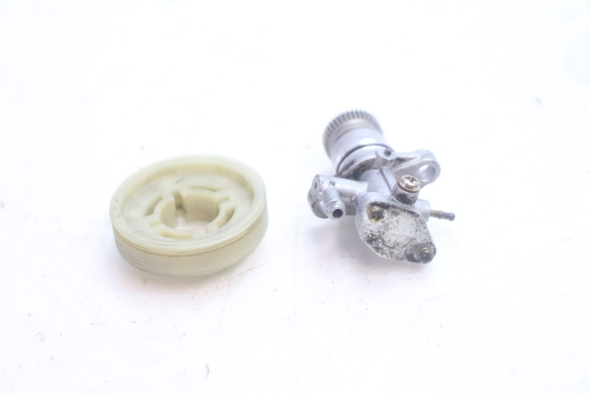 photo de OIL PUMP YAMAHA SLIDER 50 (1999 - 2004) - Alternative perspective