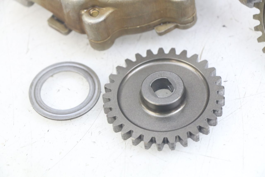 photo de OIL PUMP TRIUMPH SPRINT ST 955 (1999 - 2001) - Additional view of the item