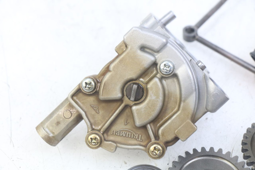 photo de OIL PUMP TRIUMPH SPRINT ST 955 (1999 - 2001) - Alternative perspective