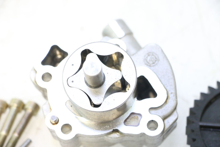 photo de OIL PUMP CAN-AM SPYDER RS 1000 (2008 - 2012) - Additional view of the item
