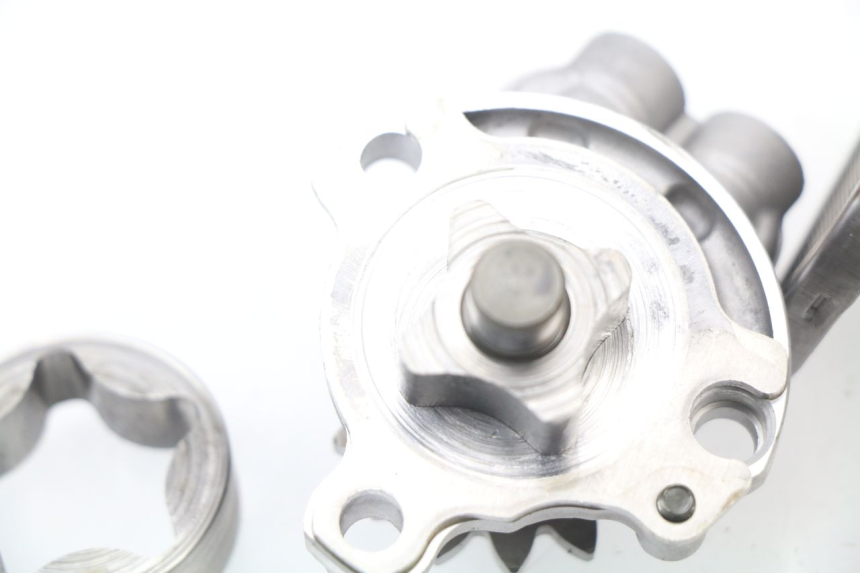 photo de OIL PUMP YAMAHA YZ-F YZF 250 (2007 - 2013) - Alternative perspective