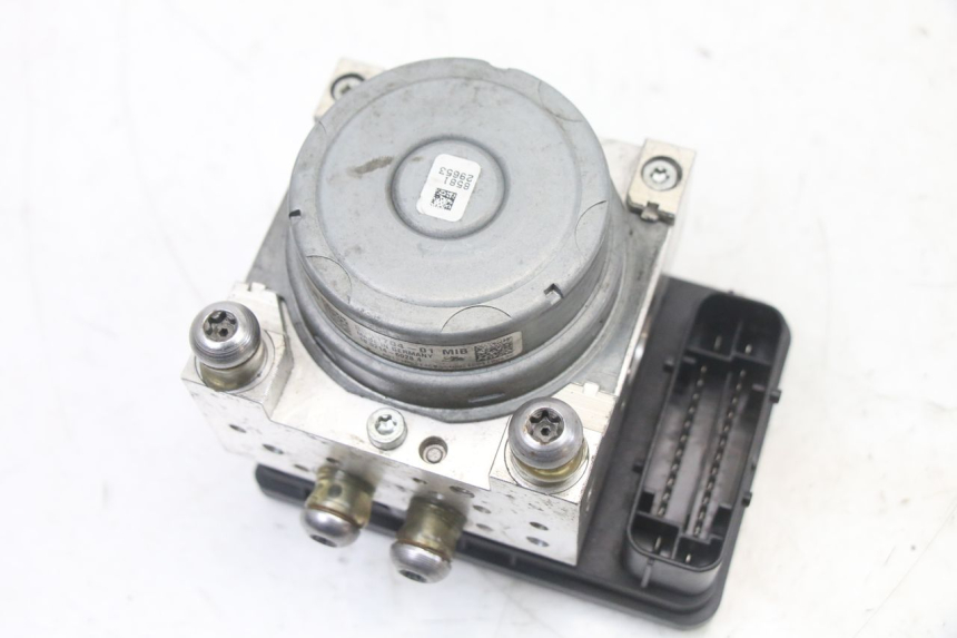 photo de ABS PUMP BMW S RR ABS S1000RR 1000 (2015 - 2018) - Alternative perspective