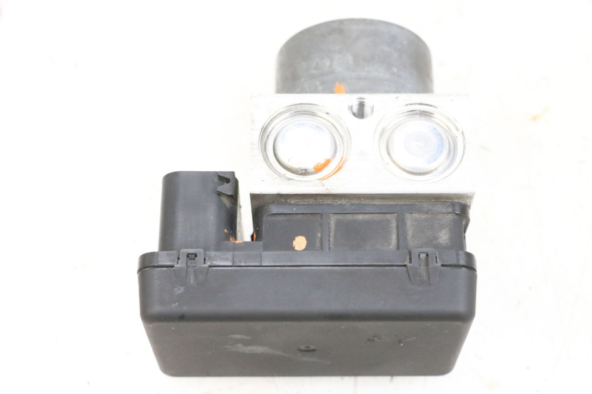 photo de ABS PUMP SUZUKI BURGMAN 650 (2013 - 2020) - High-resolution close-up