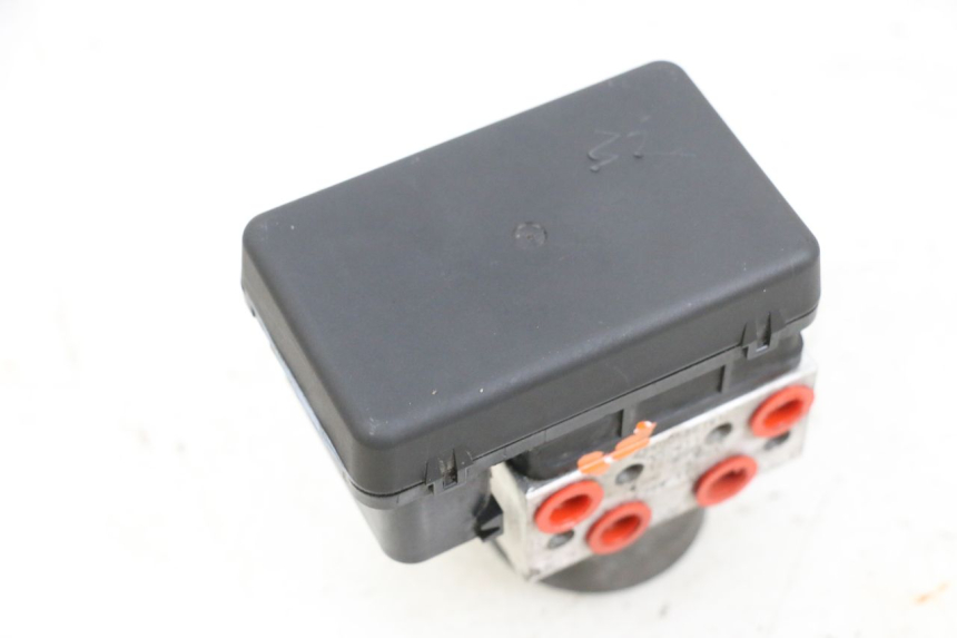 photo de ABS PUMP SUZUKI BURGMAN 650 (2013 - 2020) - Alternative perspective