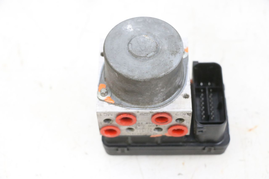 photo de ABS PUMP SUZUKI BURGMAN 650 (2013 - 2020) - Fixing points details