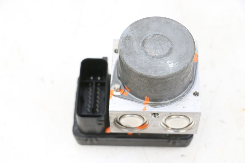 photo de ABS PUMP SUZUKI BURGMAN 650 (2013 - 2020) - Surface and material condition