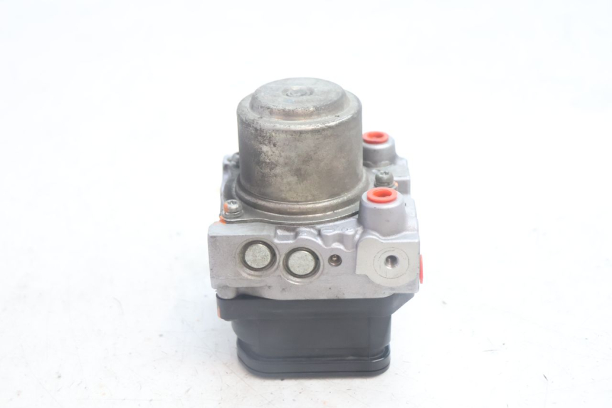 photo de ABS PUMP SUZUKI BURGMAN EXECUTIVE ABS 650 (2006 - 2012) - Technical close-up