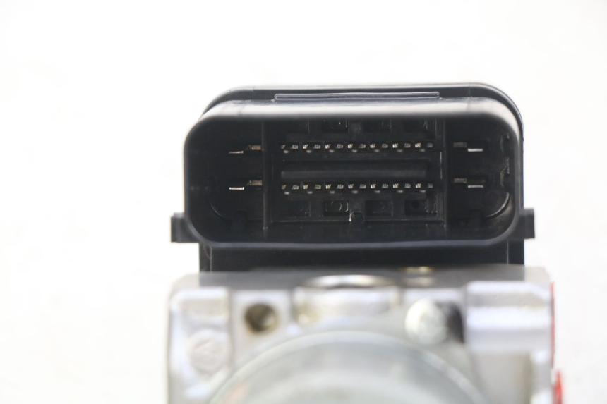 photo de ABS PUMP HONDA CB R 1000 (2018 - 2023) - Zoom on usage condition