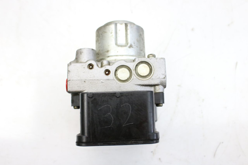 photo de ABS PUMP HONDA FES S-WING SWING ABS 125 (2007 - 2015) - Component detail