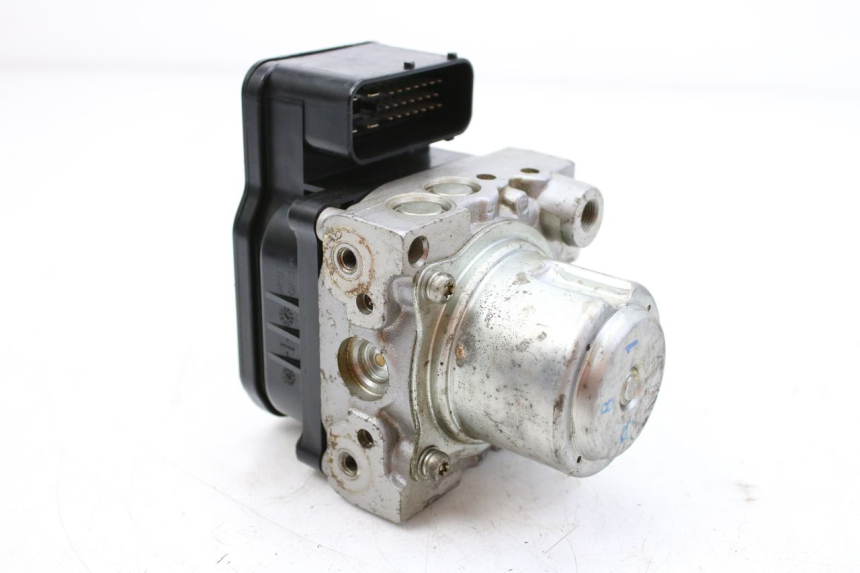 photo de ABS PUMP HONDA FES S-WING SWING ABS 125 (2007 - 2015) - Alternative perspective