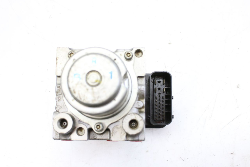 photo de ABS PUMP HONDA FES S-WING SWING ABS 125 (2007 - 2015) - Fixing points details