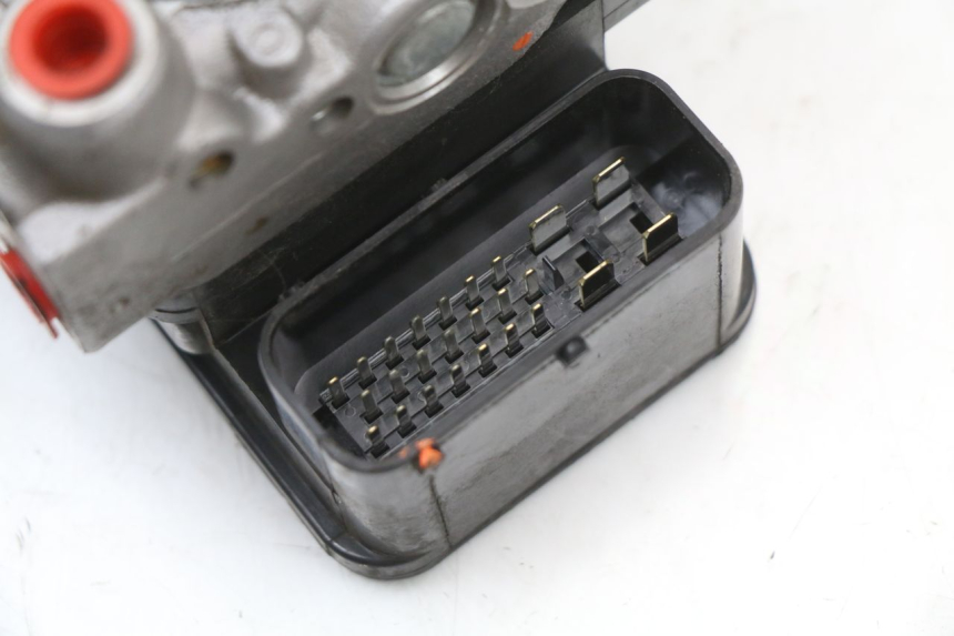 photo de ABS PUMP HONDA FES S-WING SWING ABS 125 (2007 - 2015) - Zoom on usage condition