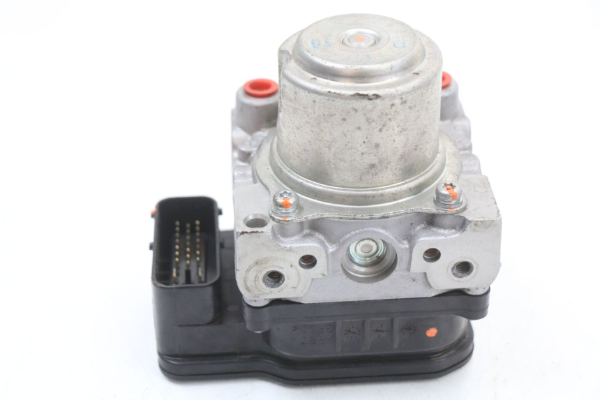 photo de ABS PUMP HONDA FES S-WING SWING ABS 125 (2007 - 2015) - Technical close-up