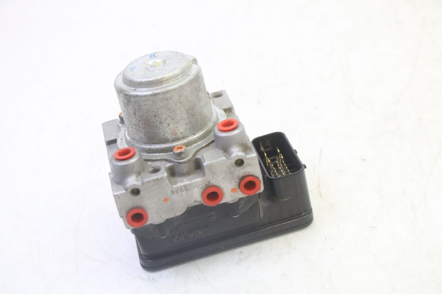 photo de ABS PUMP HONDA FES S-WING SWING ABS 125 (2007 - 2015) - Alternative perspective