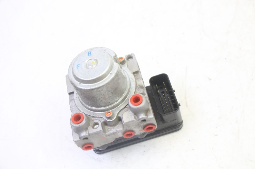 photo de ABS PUMP HONDA FES S-WING SWING ABS 125 (2007 - 2015) - Technical close-up