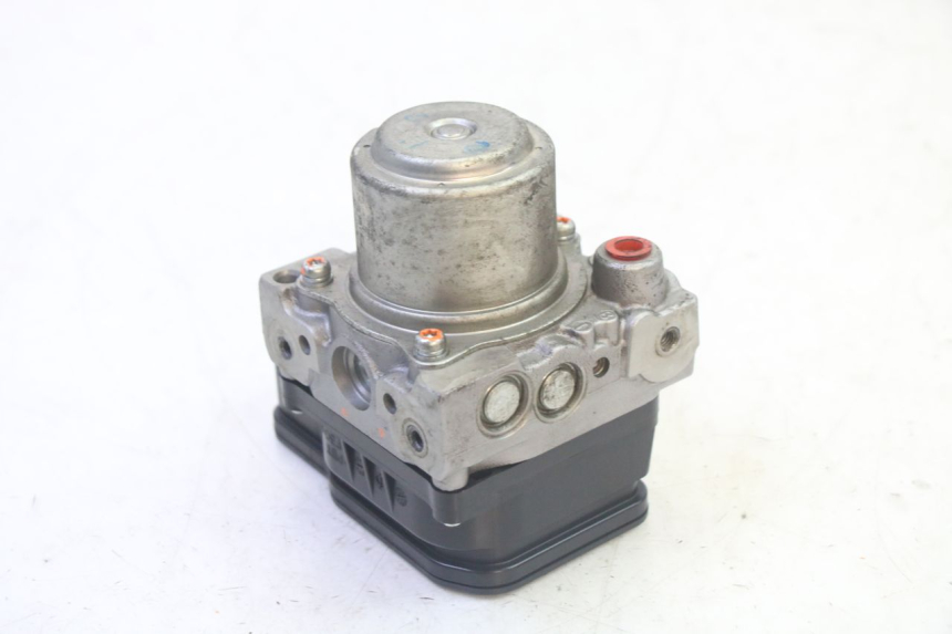 photo de ABS PUMP HONDA FES S-WING SWING ABS 125 (2007 - 2015) - Alternative perspective