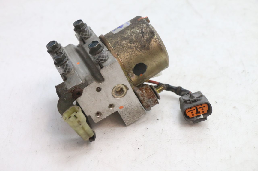 photo de ABS PUMP YAMAHA FJR 1300 (2001 - 2005) - Technical close-up