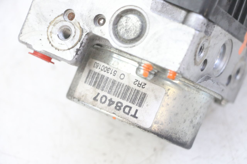 photo de ABS PUMP HONDA FORZA ABS 300 (2013 - 2017) - Alternative perspective