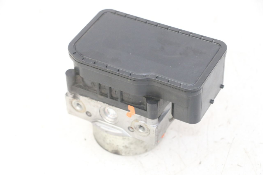 photo de ABS PUMP HONDA FORZA ABS 300 (2013 - 2017) - Technical close-up