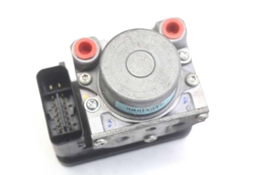 photo de ABS PUMP HONDA FORZA 125 (2015 - 2016) - Technical close-up