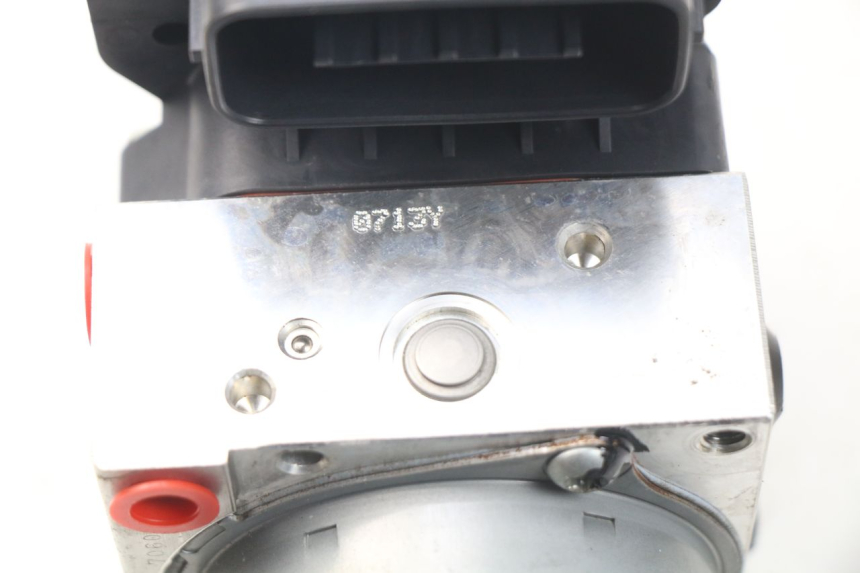 photo de ABS PUMP YAMAHA FZ8 800 (2010 - 2016) - Alternative perspective