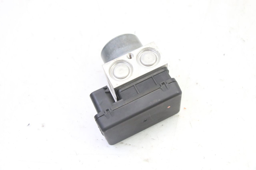 photo de ABS PUMP SUZUKI GSR 750 (2011 - 2017) - Surface and material condition