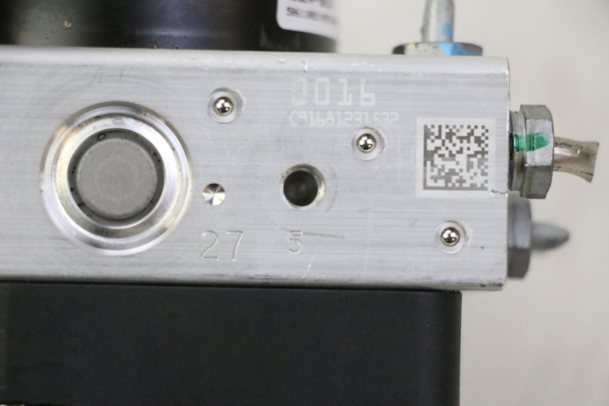 photo de ABS PUMP PIAGGIO MP3 HPE 310 (2024 - 2025) - Zoom on usage condition