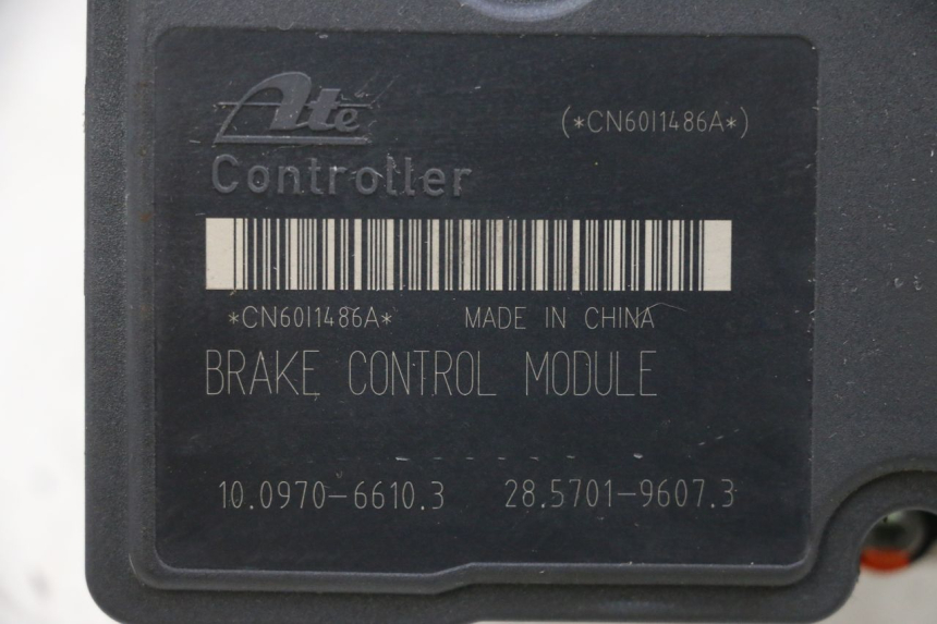 photo de ABS PUMP PIAGGIO MP3 HPE 300 (2019 - 2026) - Technical close-up