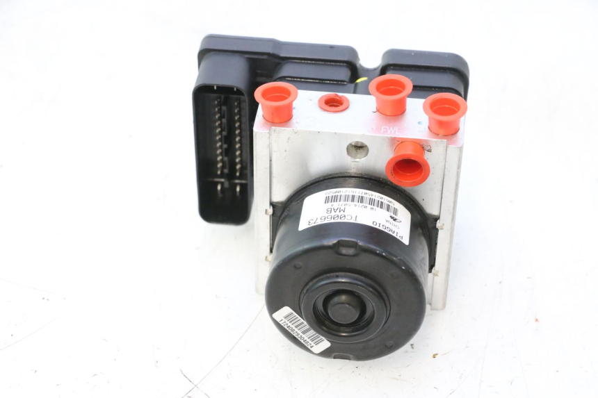 photo de ABS PUMP PIAGGIO MP3 HPE 530 (2022 - 2026) - High-resolution close-up