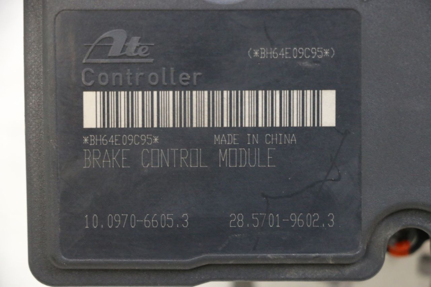 photo de ABS PUMP PIAGGIO MP3 500 (2014 - 2017) - Fixing points details