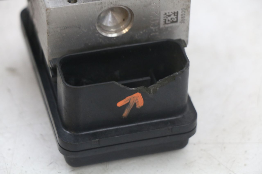 photo de ABS PUMP PEUGEOT BELVILLE 125 (2017 - 2021) - Technical close-up