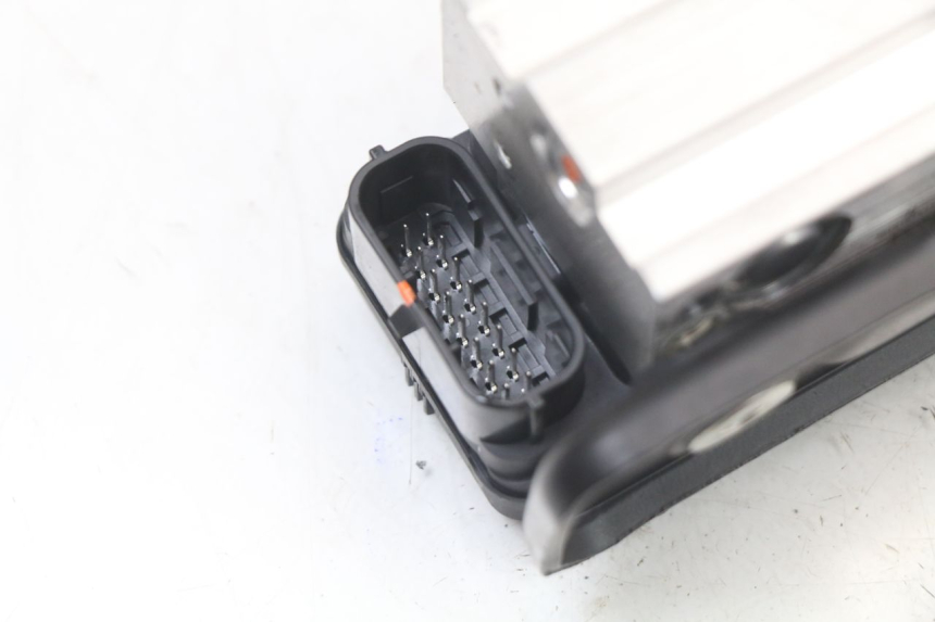 photo de ABS PUMP ROYAL ENFIELD SCRAM 411 (2022 - 2024) - Fixing points details