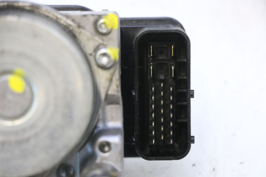 photo de ABS PUMP PEUGEOT SATELIS 125 (2013 - 2018) - Fixing points details